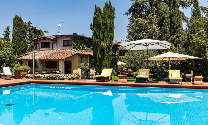Figline e Incisa Valdarno Villa | Private Villa with private pool, hot tub, A/C, WIFI, sauna, TV, patio, close to Greve In Chianti