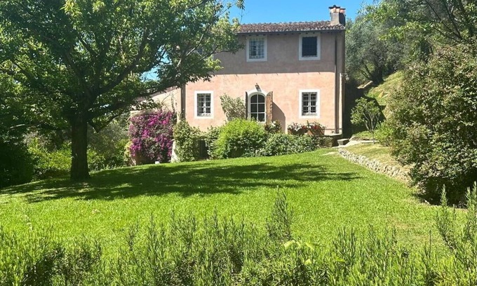 Camaiore Villa | Private Villa with WIFI, TV, patio, pets allowed, panoramic view, parking, close to Viareggio