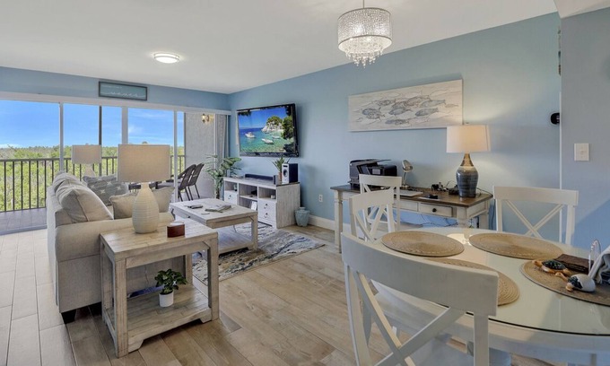 Marco Island Condo | Private waterfront condo in quiet section of Island w/ heated pool & hot tub