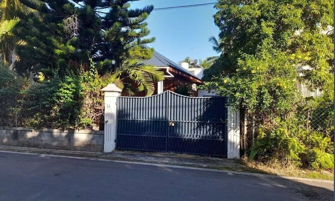Flic-en-Flac House | Private Wood-Clad Villa Surrounded by Trees, Steps from the Sea!