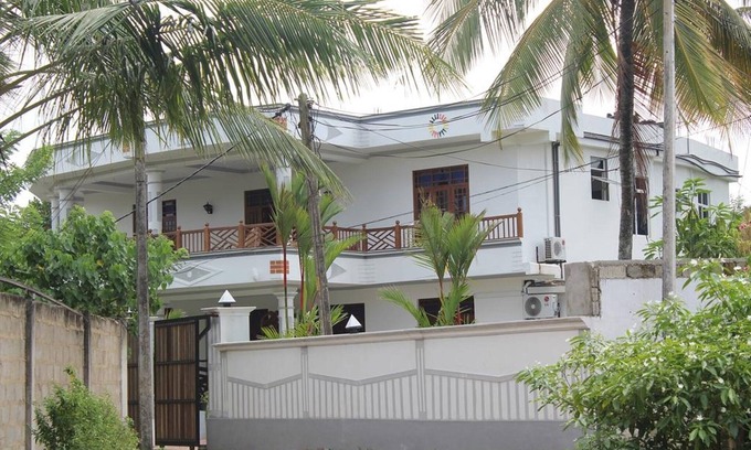 Weligama Villa | Privet Villa Lion Place in waligama has 10 beds rooms with one family rooms