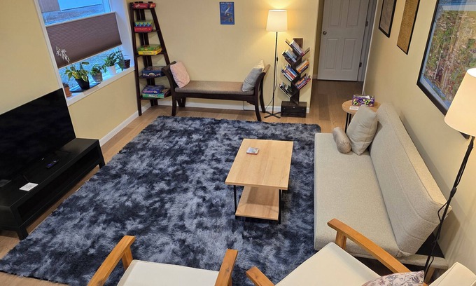 Bloomington House | Prof's Place: by IU Stadium, Griffy Lake/Woods