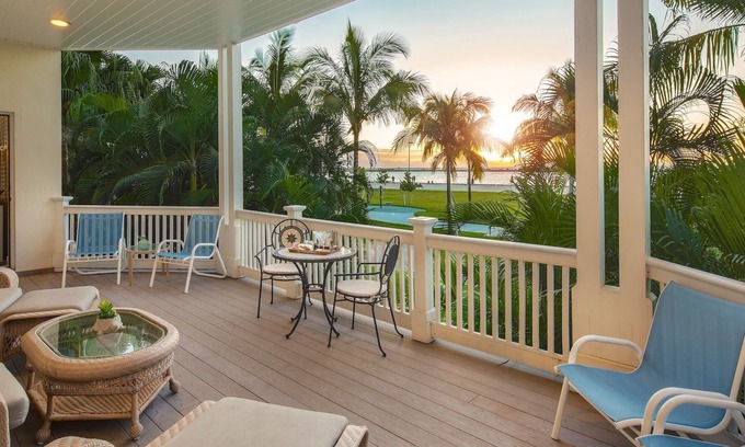 Truman Annex Condo | *PROMENADE TO PARADISE @ THE ANNEX* Ocean Condo & Pool + LAST KEY SERVICES.