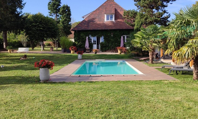 Saint-Georges-Motel House | Property with private swimming pool and numerous relaxation areas 50 minutes from Paris