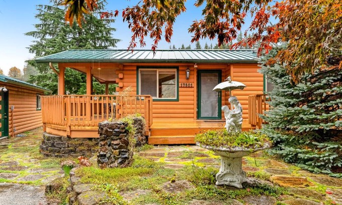 Gold Bar House | Prospector's Bend