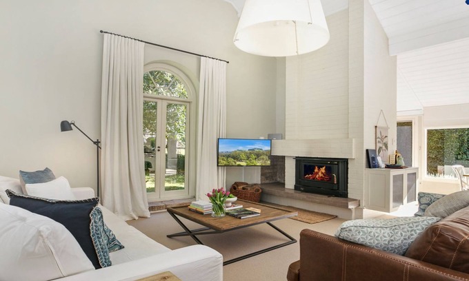 Wildes Meadow House | Protestant Hall - complete peace and tranquility