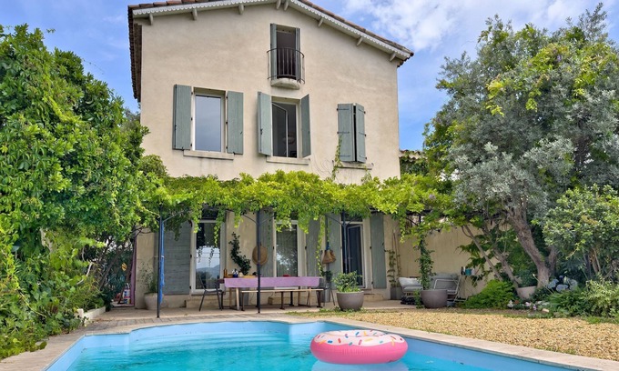 11th Arrondissement Villa | Provencal Bastide villa. Swimming pool and breathtaking view! Calm and comfort.