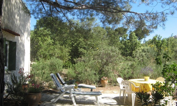 Lambesc House | PROVENCE - CHARMING LITTLE HOUSE NESTED AMONG PINE TREES