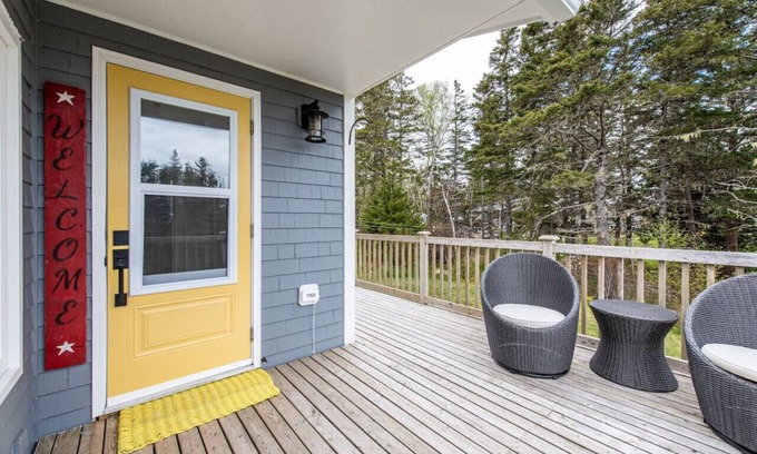 Queens Cottage | Puddin’ Pan - Cozy Beach Cottage on the Atlantic.