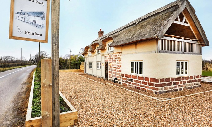 Tattenhall Cottage | PUDDLED DUCK COTTAGE, pet friendly, with open fire in Tattenhall