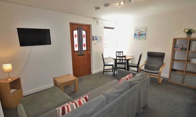Tobermory Apartment | Puffin Apartment located on Tobermory High Street