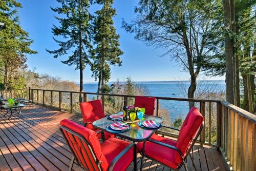 Kingston House | Puget Sound Escape Private Beach and Oversized Deck