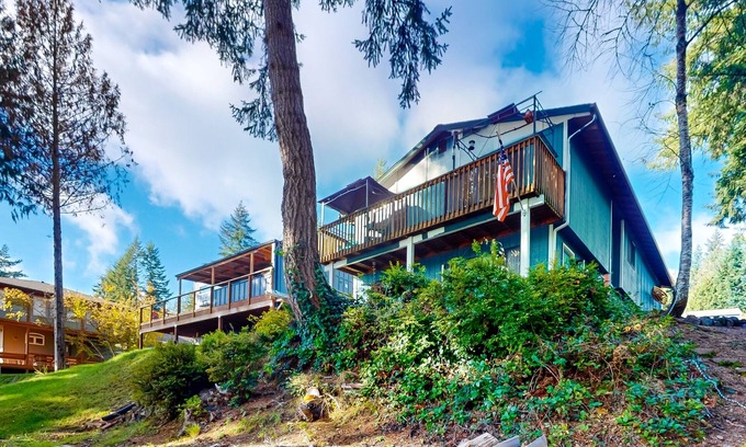 Grapeview House | Puget Sound Waterfront Home-WIFI, Kayaking, Partial A/C