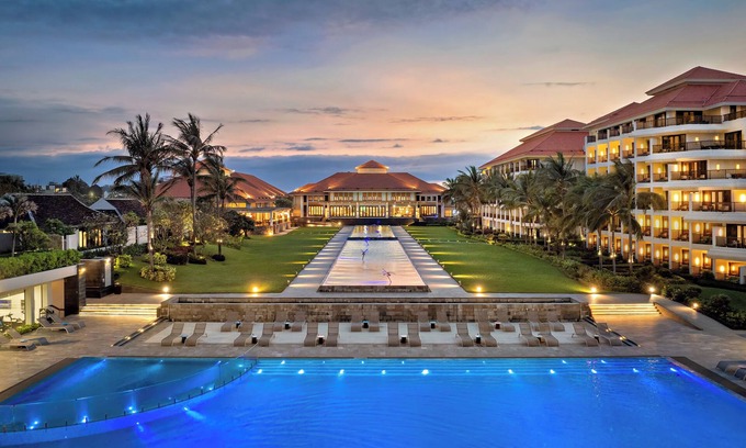Ngu Hanh Son Resort | Pullman Danang Beach Resort