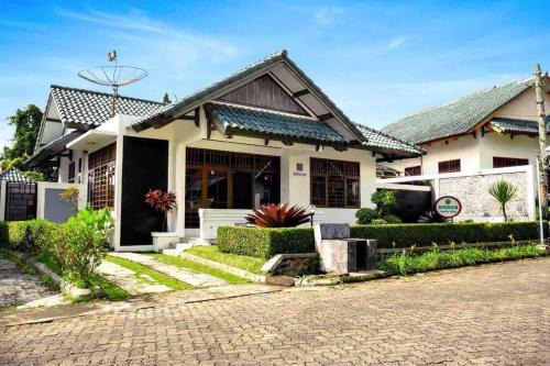 Cipanas Villa | Puncak Villa Lotus D33