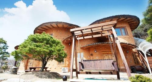 Yeongju House | Punggi Red Clay Pension