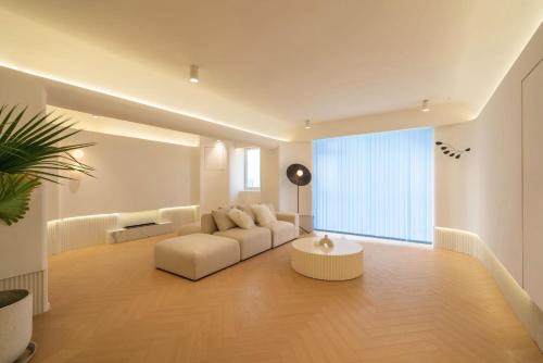 Huangpu Apartment | Pure home-Shanghai core high-floor house, large area, near Yuyuan Garden, the Bund People's Square,Commanding Panoramic Night of the Pearl Tower,Enjoying the stunning views of the Bund