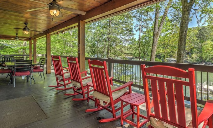 Blairsville Cabin | Pure Pleasure on the Lake- Pet Friendly | Lake Front | Private Dock on Lake Nottely