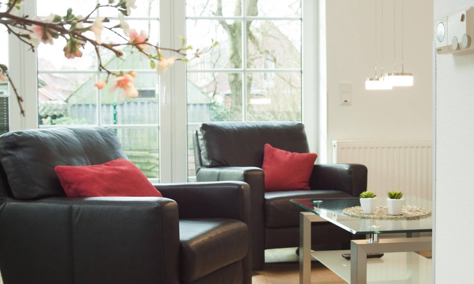 Norden House | Pure relaxation - renovated vacation home on the North Sea - fenced garden