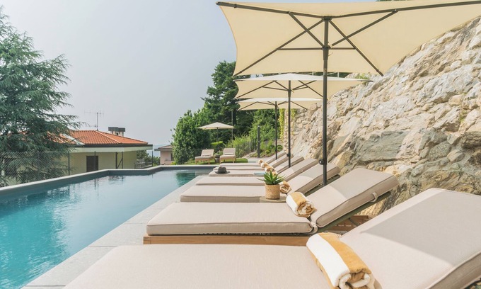 Como House | Pureview Luxury Suites, with breakfast & pool