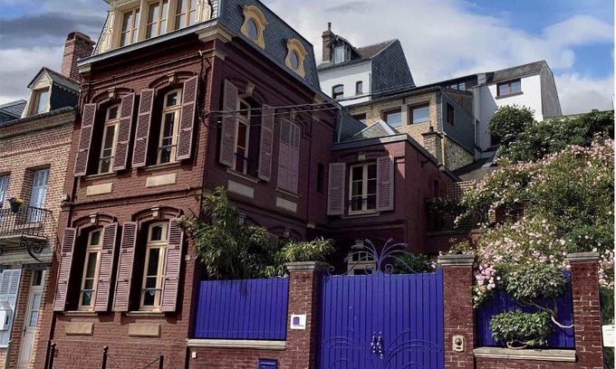 Moyenneville House | Purple House
