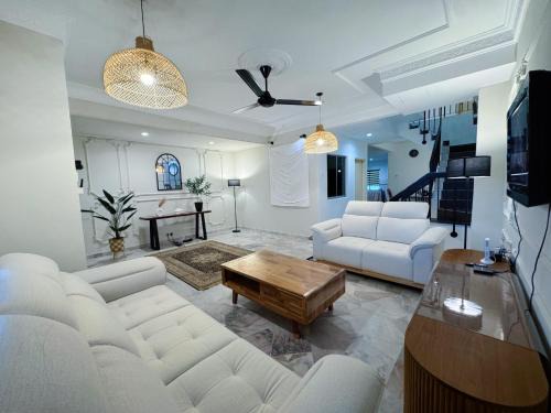 Puchong House | PUSAT BANDAR PUCHONG, 47100 Puchong Homestay