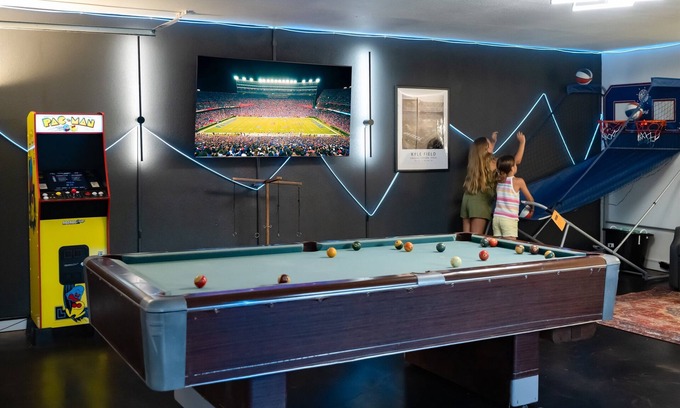 College Station House | Putt-Putt+Arcade+Pool Table+Foosball! Group Fun!