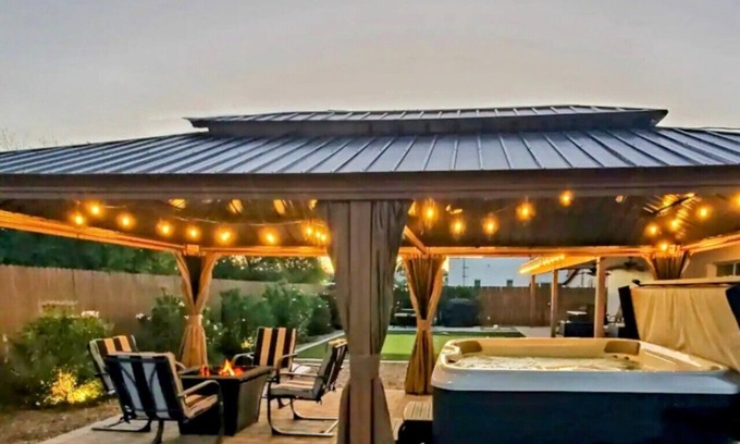 Peaceful Valley House | Putting Green Oasis 10-Min Walk OldTown Scottsdale
