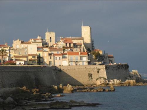Antibes Old Town Apartment | PWS Antibes, Provence-Alpes-Côte-d'azur, Studio