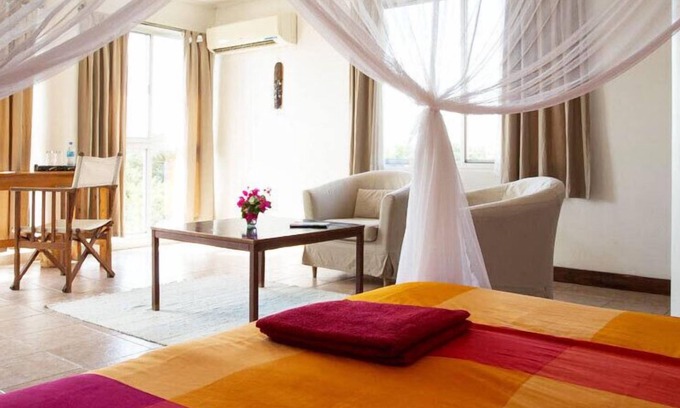 Oyster Bay House | Q-Bar & Guest House
