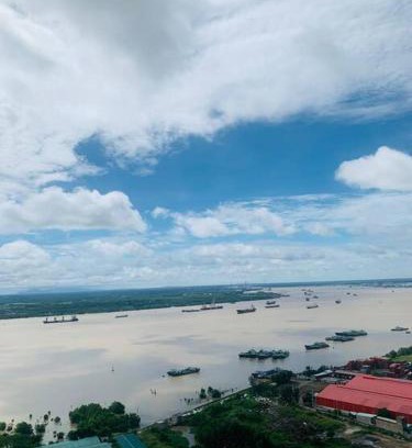 District 7 Apartment | Q7 Riverside 2 bed rooms w River-view, Netflix & Pool