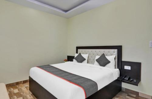 East of Kailash Hotel | QOTEL HOTEL, Lotus Temple