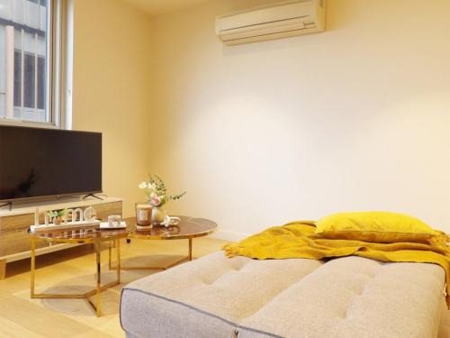 Fitzroy North Apartment | QPF409 - Cozy, Spacious Retreat in Prime Central Location