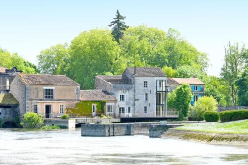 Jarnac Apartment | QUAI 3 loft moderne et lumineux les pieds dans l'eau