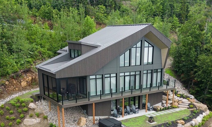 Les Eboulements Ski Chalet | Quai Perché - Forest Escape, River views & Hot Tub