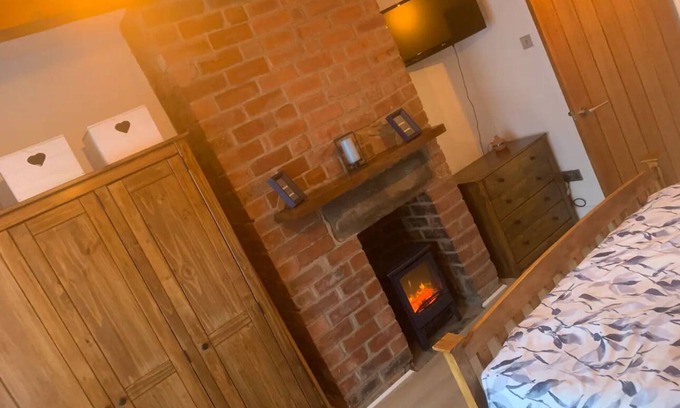 Pudsey Cottage | Quaint 1 Bedroom cottage in Pudsey, Leeds