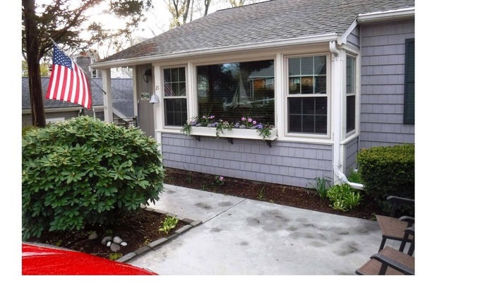Plymouth House | Quaint 2 - Bedroom Beach House 200 steps to Pricilla Beach (private beach)