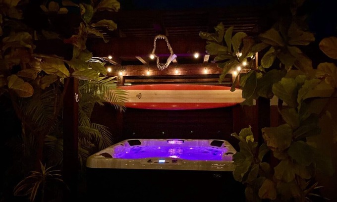 Bay Park House | Quaint and Charming 2 bd, 1 bath, Central Location, easily accessible!