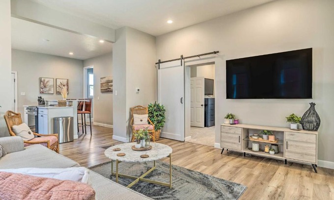 Near Eastside House | Quaint and Cozy Indianapolis Getaway with Yard!