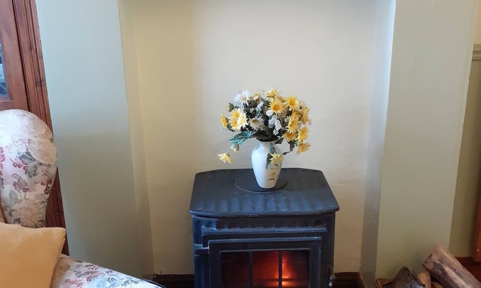 Oakengates Cottage | Quaint and pretty Shropshire cottage