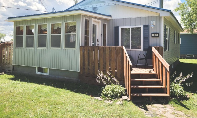 The Bluff Cottage | Quaint beach cottage only 6 minute walk to famous Parlee Beach