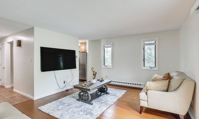 Bristol House | Quaint Bristol Townhome ~ 14 Mi to West Hartford!