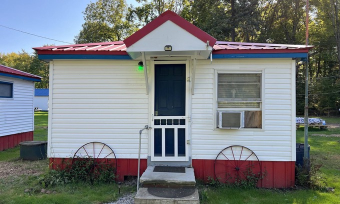 Westford Cabin | Quaint Cabin #3 - Pymatuning Lake
