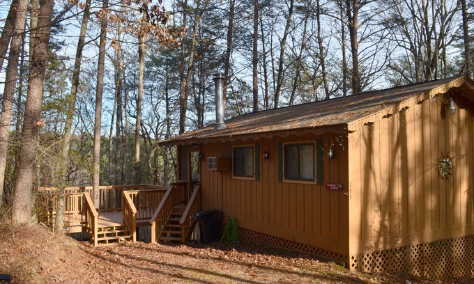 Sautee Nacoochee Cabin | Quaint cabin w/hot tub-10 min from Helen!