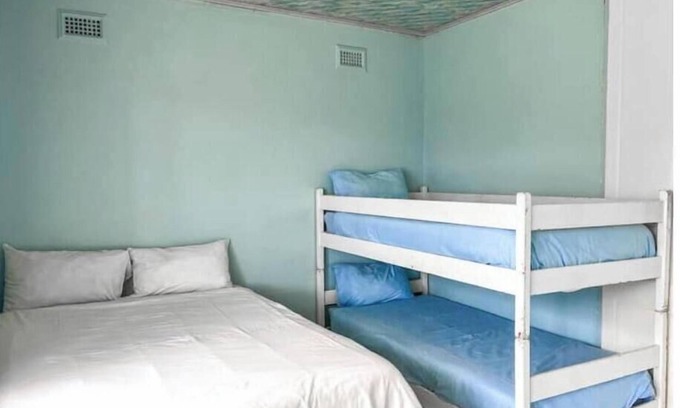 Gweru Cabin | Quaint cabin with WiFi in charming Gweru