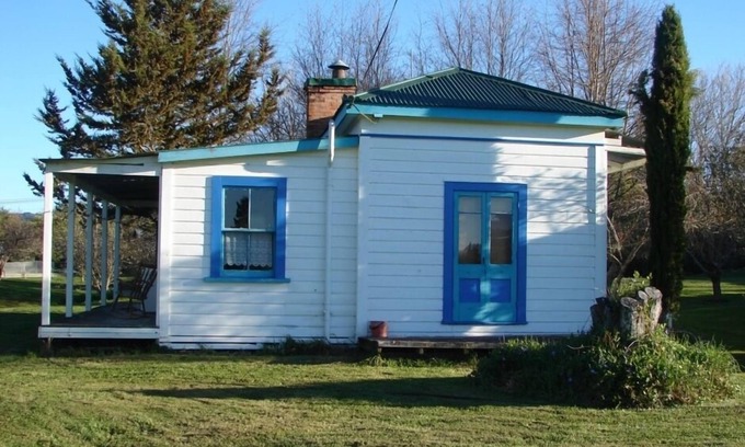 Ngatimoti Cottage | Quaint character cottage on working farmlet, Running Sheep & Beef.