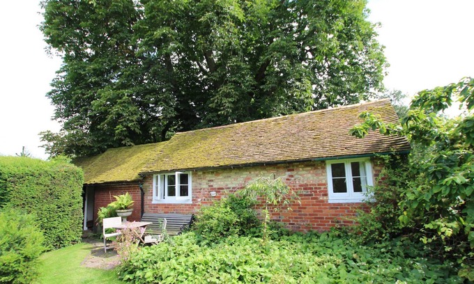 Willesborough House | Quaint Converted Stable in Central Location Surrounded by Gardens