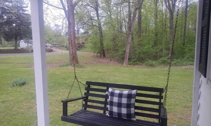 Andersonville Cottage | Quaint Cottage Centrally Located in the Heart of Virginia