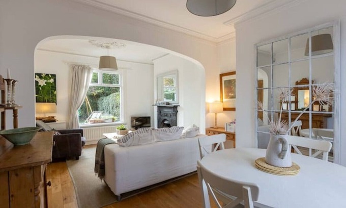 Belfast Cottage | Quaint Cottage near City Airport & Titanic Quarter