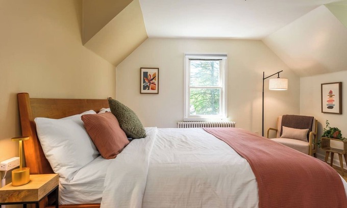 New Paltz House | Quaint & Cozy Cottage | Close To Town Pet Friendly